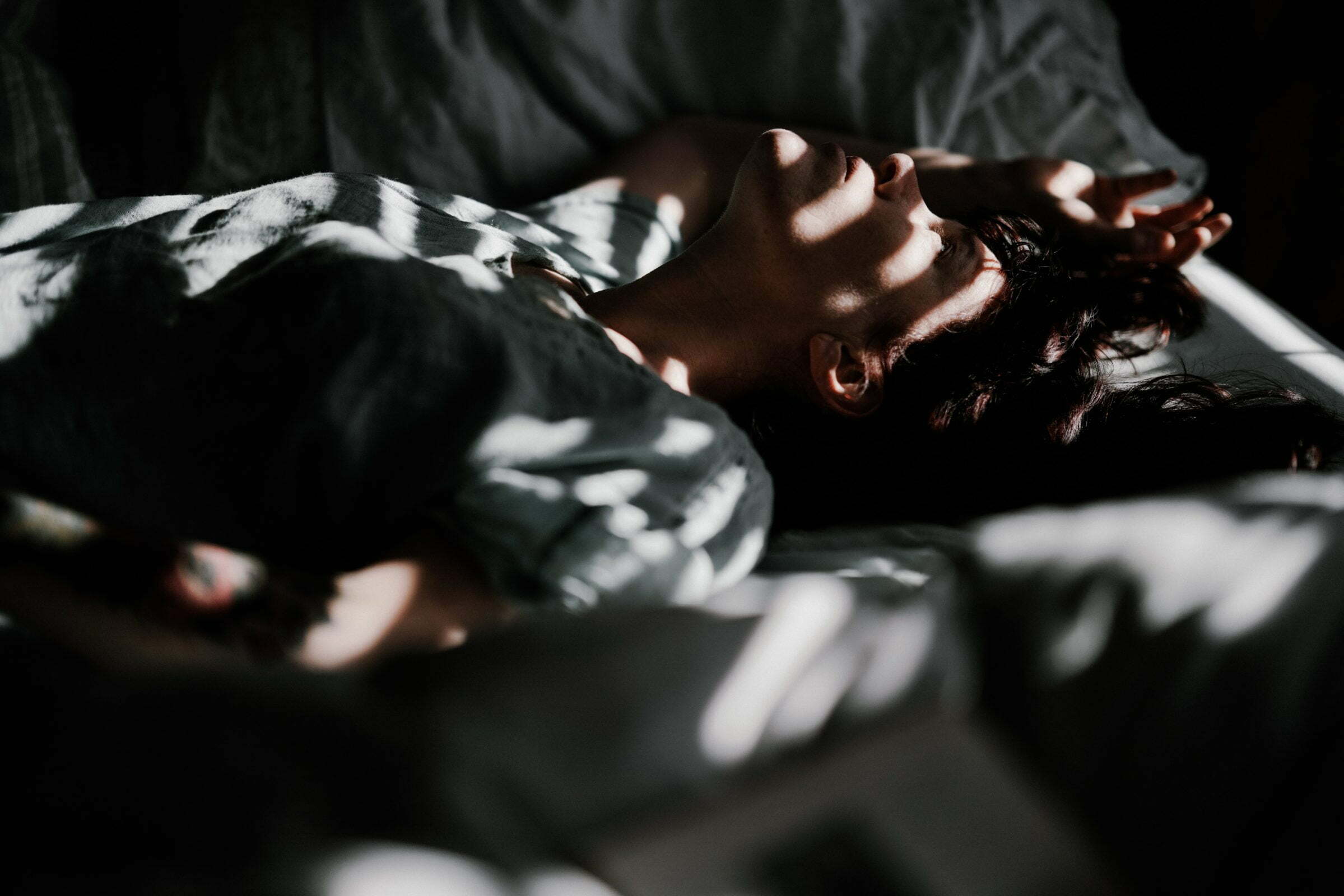 annie-spratt-sjDnVZHGasU-unsplash-2399x1600-1 migräne symptome